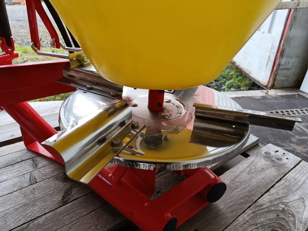 Jar-Met JP650 pintalevitin traktoriin / Hydraulinen avaus/sulku - RST-lautanen