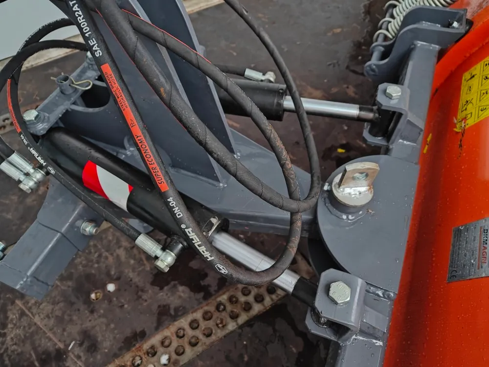 Mateng SPN-250 lumilevy kumiterällä / Hydraulisesti kääntyvä - 250cm