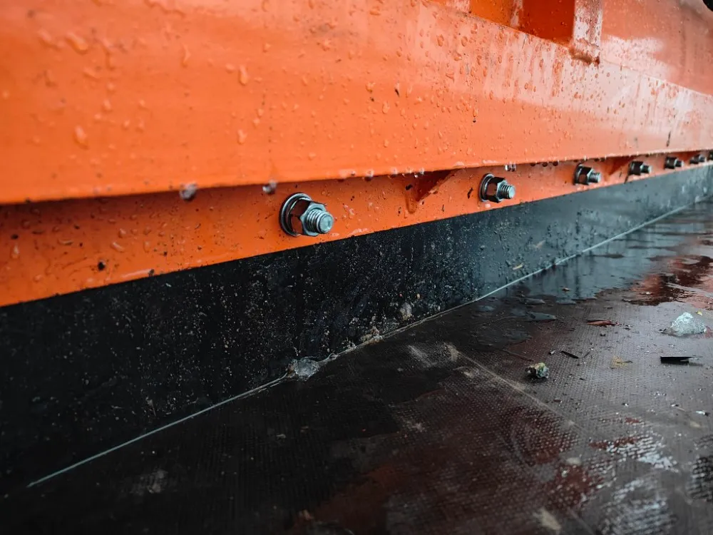 Mateng SPN-250 lumilevy kumiterällä / Hydraulisesti kääntyvä - 250cm