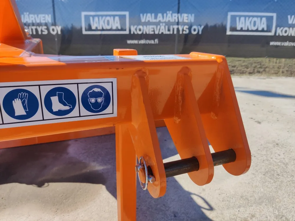 FK Machinery 160cm perälevy / Tukipyörillä, terä hardox ura/sileä