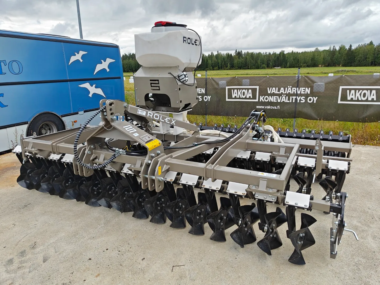 Rol-Ex BCC 400cm Cross Cutter / Pneumaattisella siemenlevittimellä - VIDEO