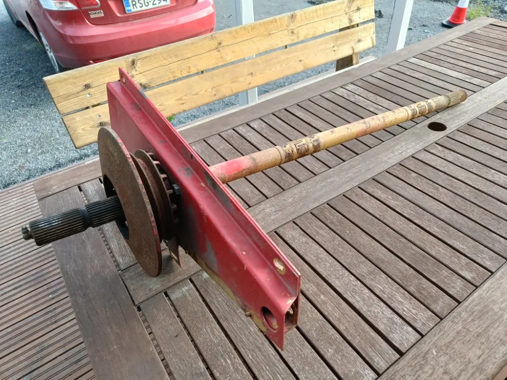 MF 16 pääakseli puimuriin / Massey Ferguson leikkuupuimuri