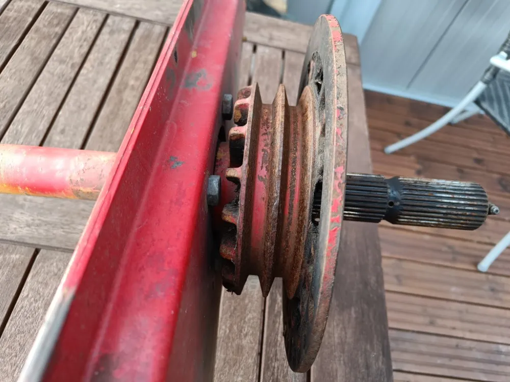 MF 16 pääakseli puimuriin / Massey Ferguson leikkuupuimuri