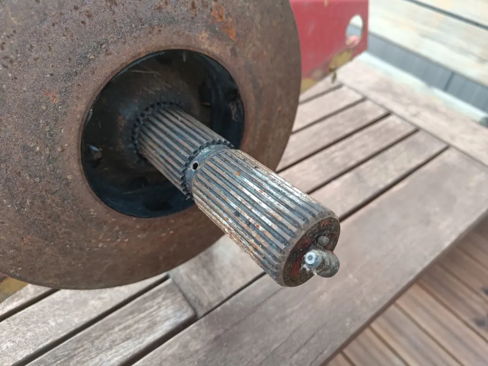 MF 16 pääakseli puimuriin / Massey Ferguson leikkuupuimuri