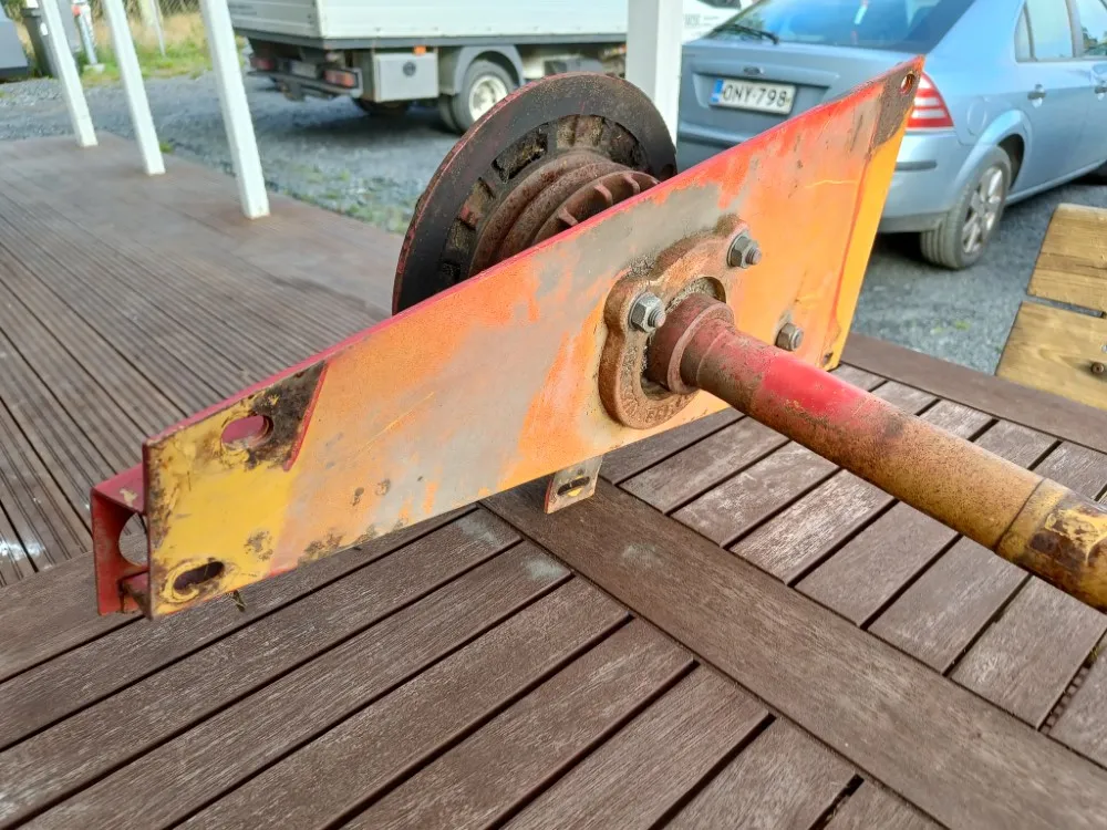 MF 16 pääakseli puimuriin / Massey Ferguson leikkuupuimuri