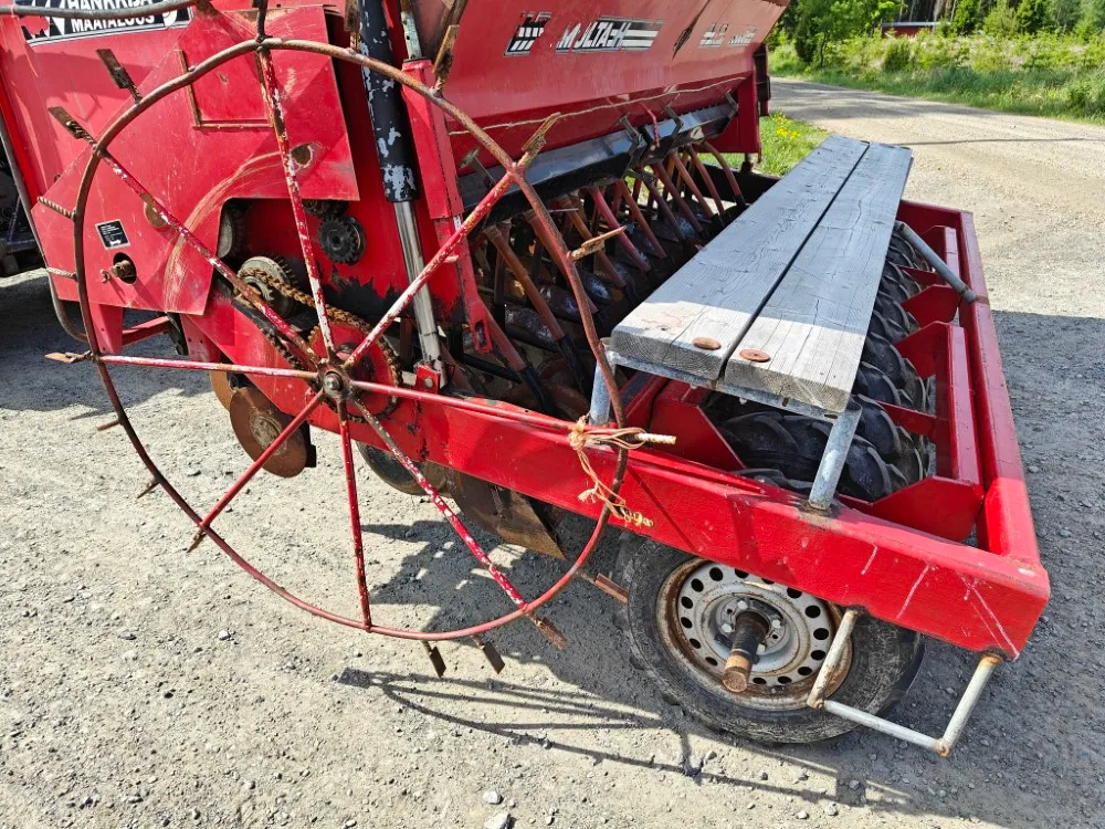 Junkkari Simulta 300cm kylvölannoitin / Takapyöräkone täyskiekkovarustuksella