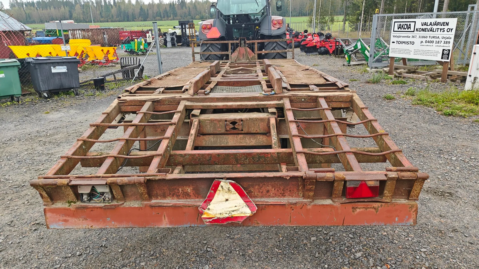 Kaivinkonelavetti / Teli, hydraulisesti kallistuva lava