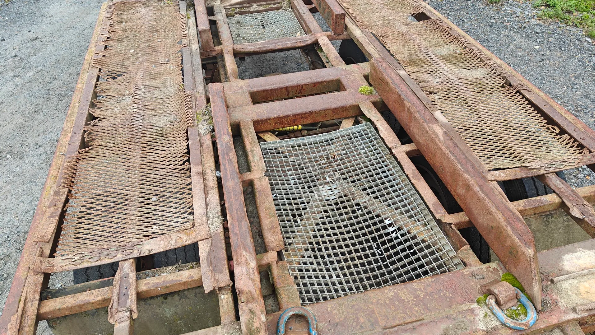 Kaivinkonelavetti / Teli, hydraulisesti kallistuva lava