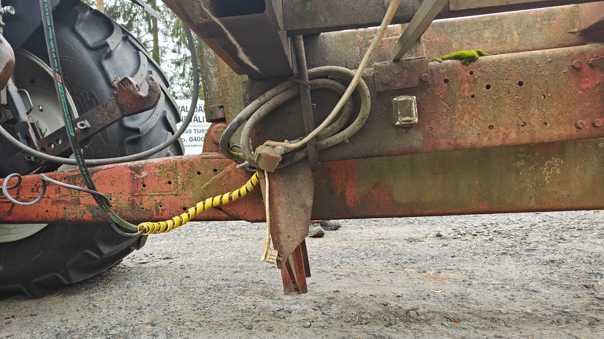 Kaivinkonelavetti / Teli, hydraulisesti kallistuva lava
