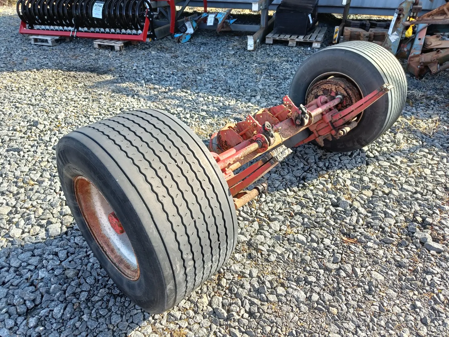 Peräkärryn akseli rakentelijalle / 445/45R19.5 leveillä renkailla