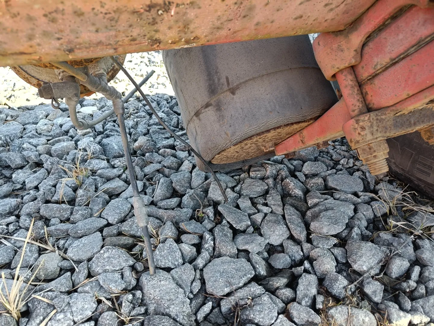 Peräkärryn akseli rakentelijalle / 445/45R19.5 leveillä renkailla