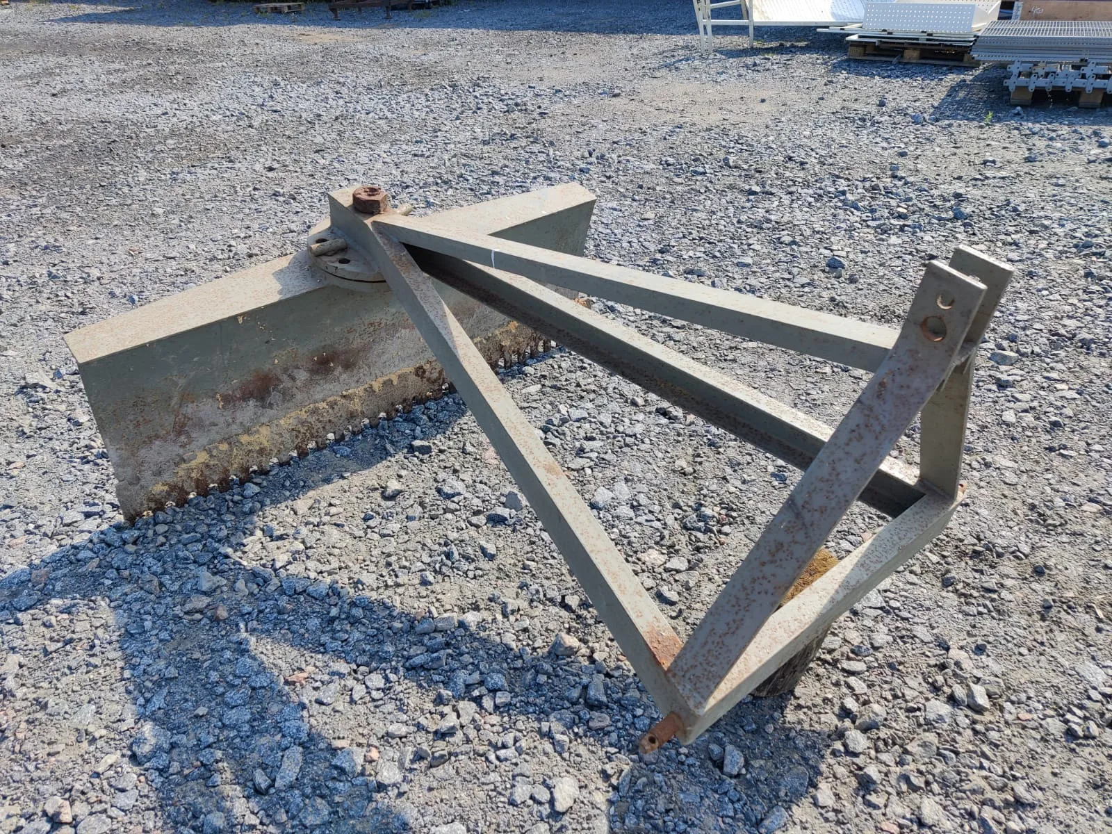 Perälevy 160cm ympäripyörivä / Näppärä pikkutraktoriin