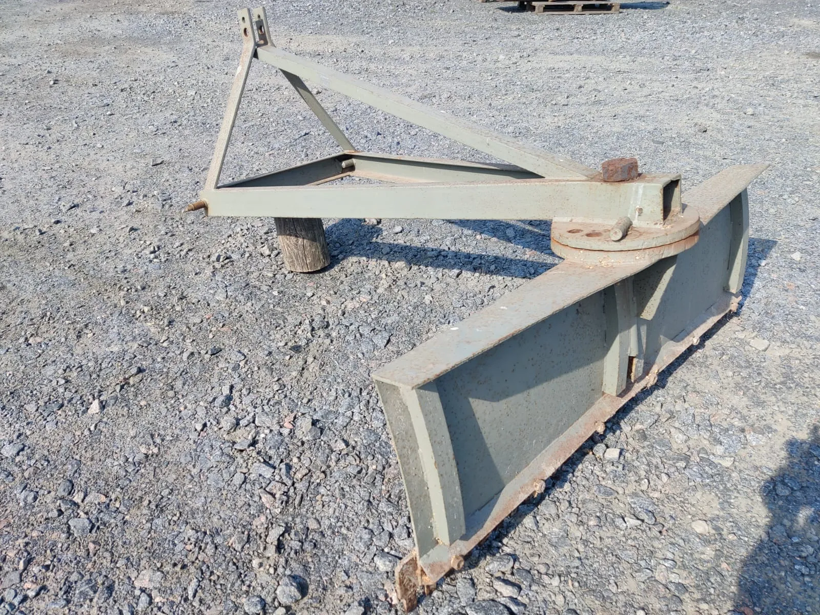 Perälevy 160cm ympäripyörivä / Näppärä pikkutraktoriin