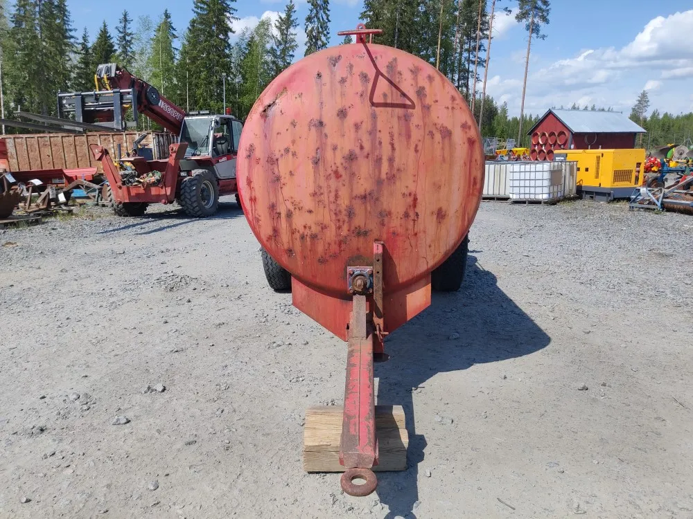 Vepi lietevaunu telillä / Rakentelijalle, säiliö huonokuntoinen