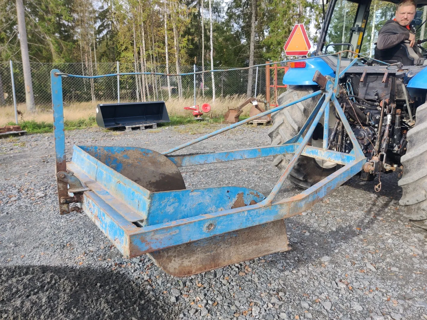 Maansiirtokauha 120cm traktoriin / Kippaava, katso video!