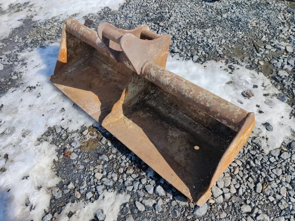 Kaivurin tasauskauha / Kiinnike Neuson