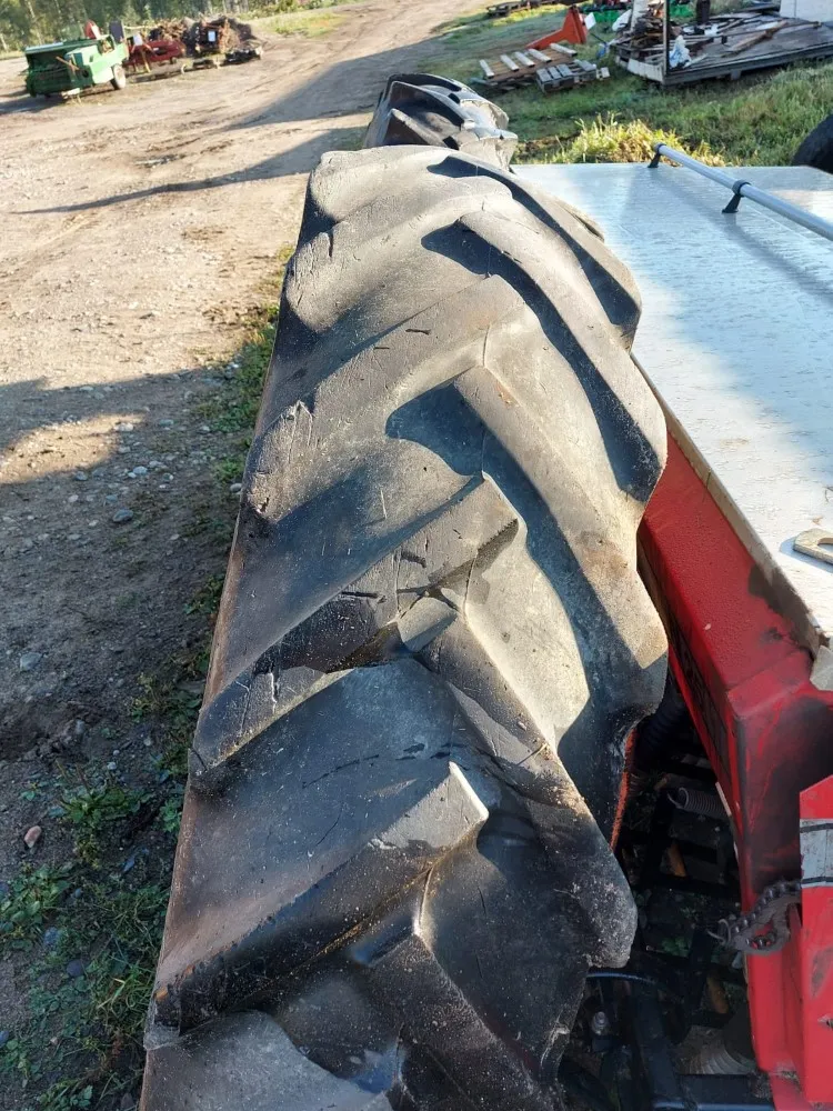 Paripyörät 14.9x38 Salpaset vanteilla / Sopii 16.9x34 renkaiden rinnalle