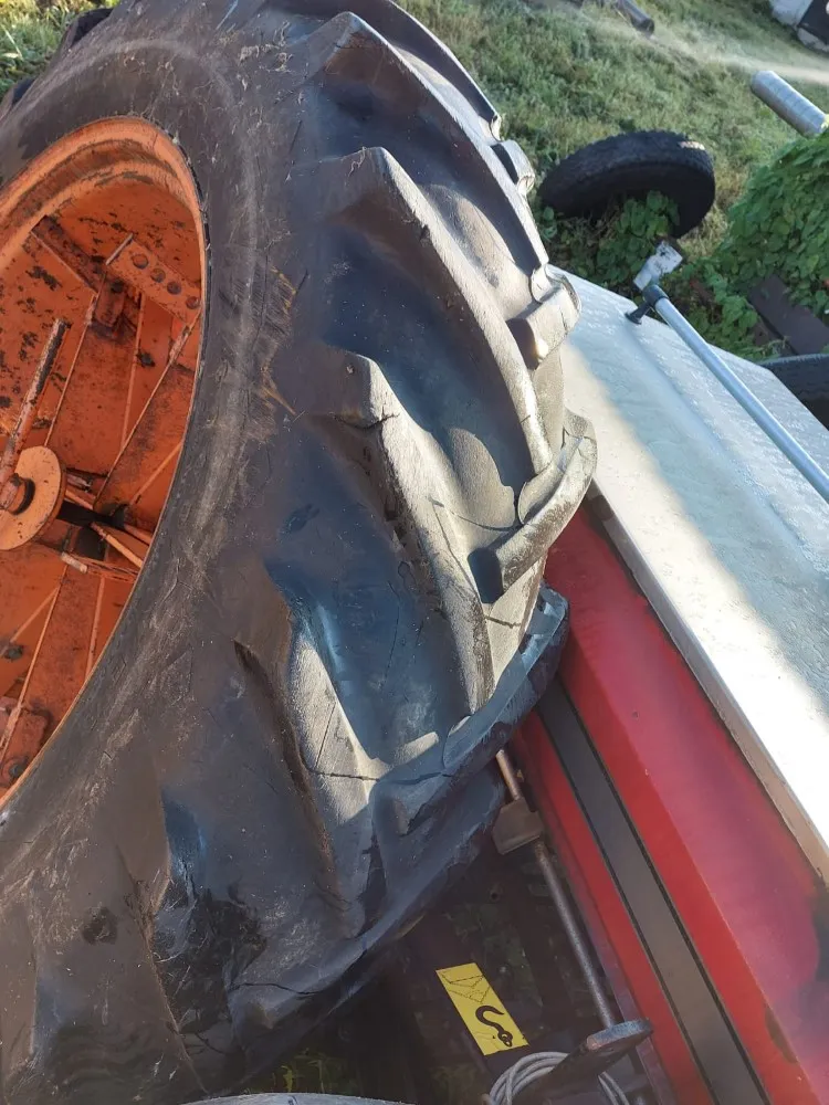 Paripyörät 14.9x38 Salpaset vanteilla / Sopii 16.9x34 renkaiden rinnalle