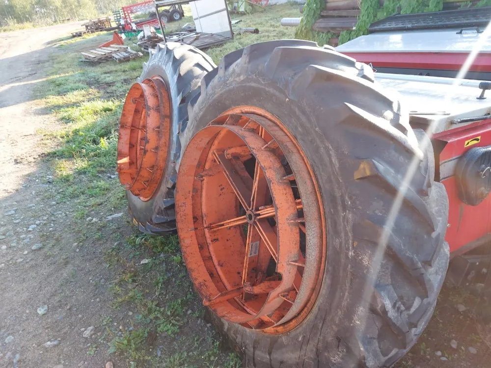 Paripyörät 14.9x38 Salpaset vanteilla / Sopii 16.9x34 renkaiden rinnalle