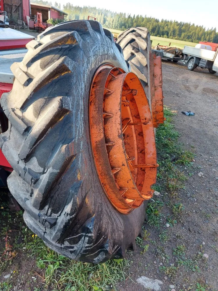 Paripyörät 14.9x38 Salpaset vanteilla / Sopii 16.9x34 renkaiden rinnalle