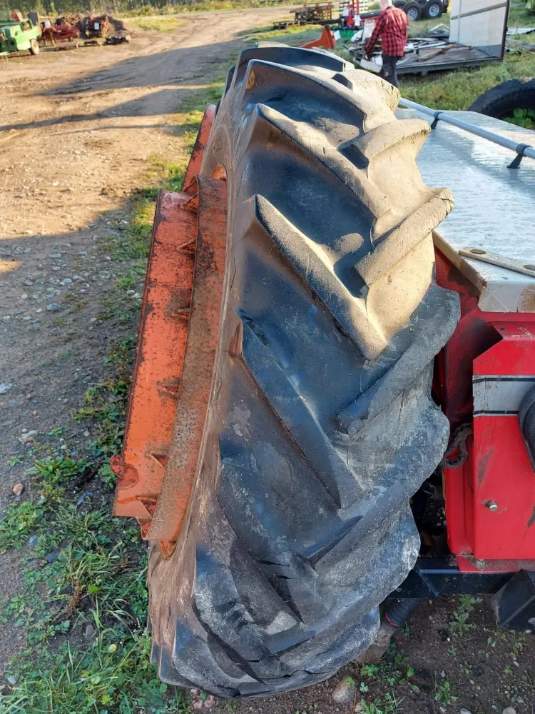 Paripyörät 14.9x38 Salpaset vanteilla / Sopii 16.9x34 renkaiden rinnalle