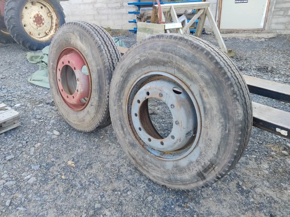 Kuorma-auton renkaat 2kpl vanteella / 11x22.5
