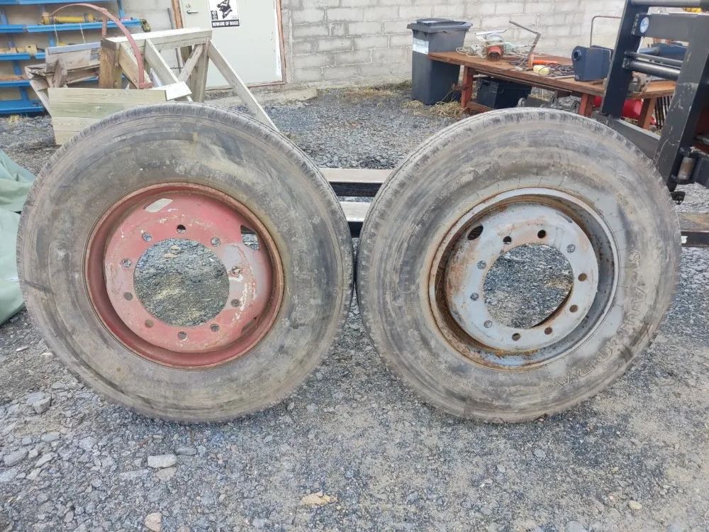 Kuorma-auton renkaat 2kpl vanteella / 11x22.5