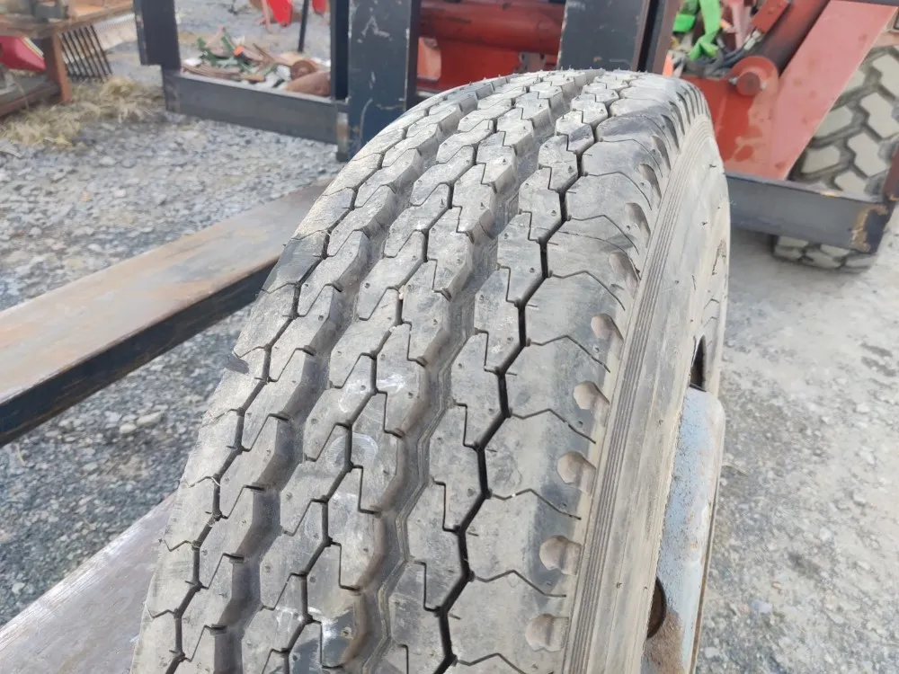 Kuorma-auton renkaat 2kpl vanteella / 11x22.5