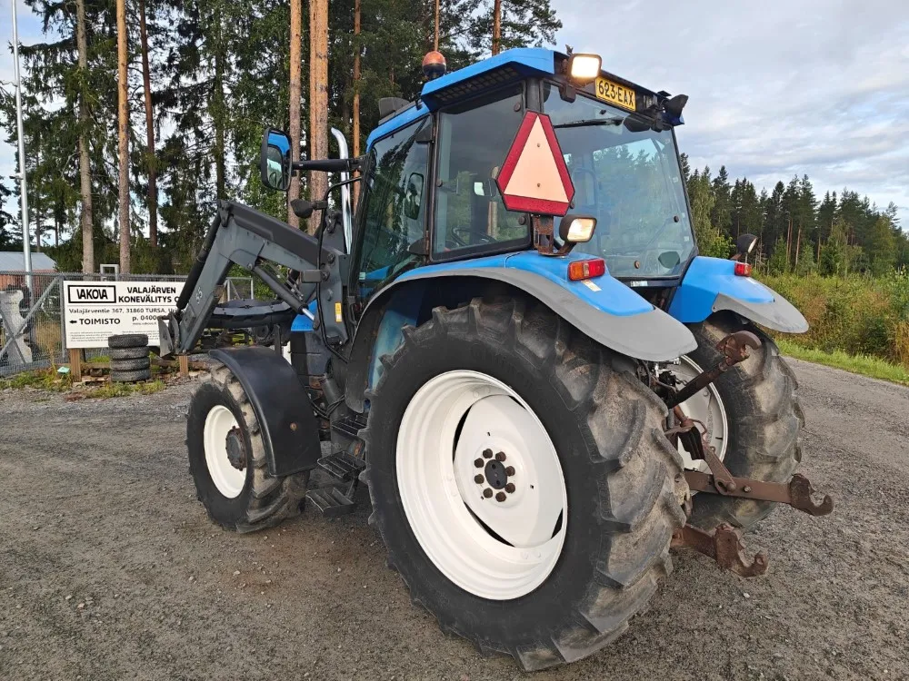 New Holland TS100, ES vaihteisto / Ilmastointi, etukuormaaja Ålö Q55