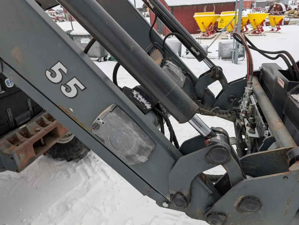 New Holland TS100 traktori / Etukuormaajalla - Katso video!