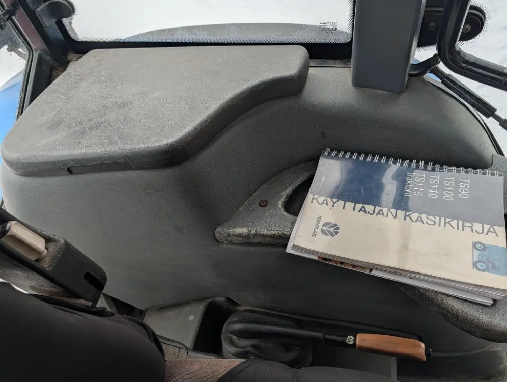 New Holland TS100 traktori / Etukuormaajalla - Katso video!