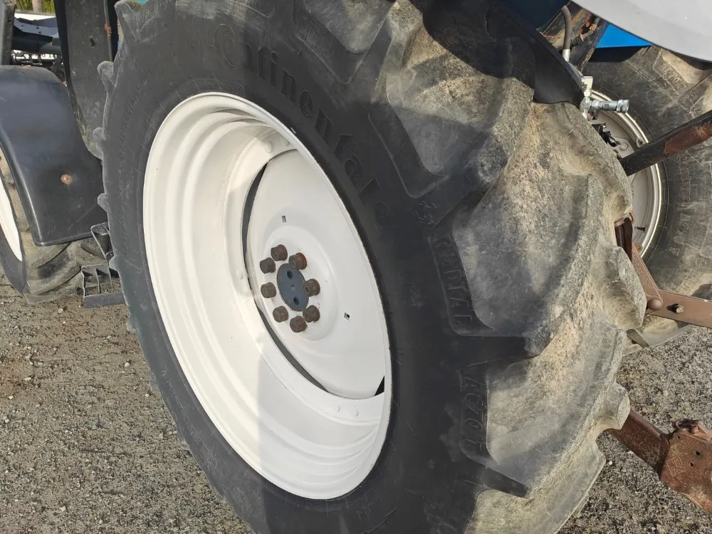 New Holland TS100, ES vaihteisto / Ilmastointi, etukuormaaja Ålö Q55