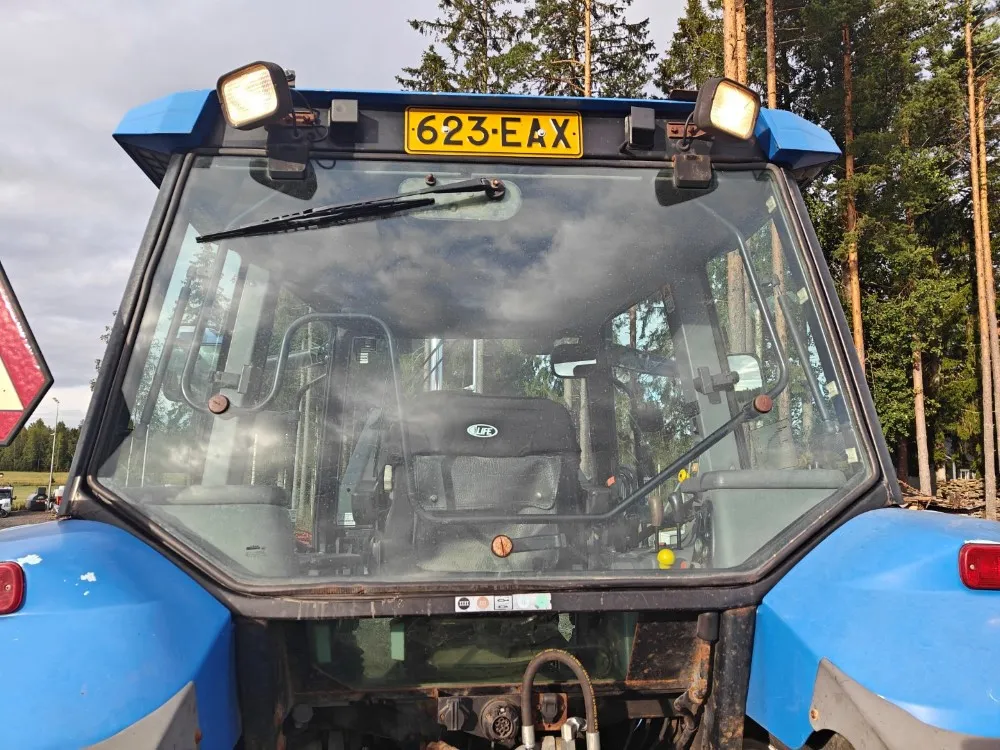 New Holland TS100, ES vaihteisto / Ilmastointi, etukuormaaja Ålö Q55