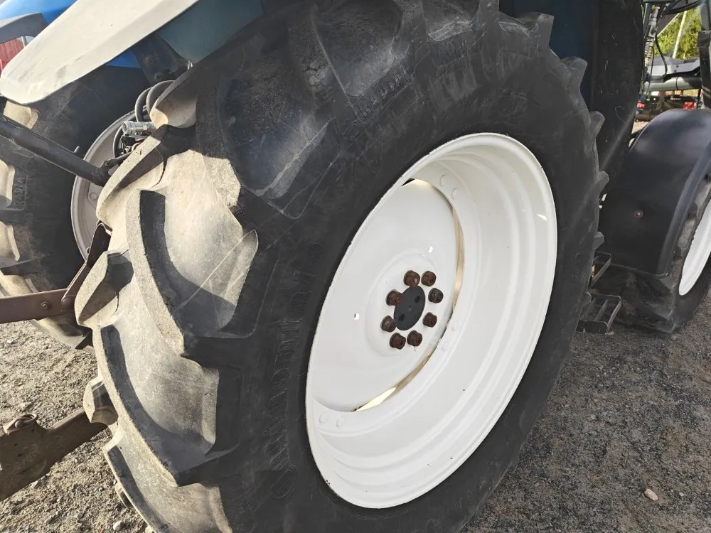 New Holland TS100, ES vaihteisto / Ilmastointi, etukuormaaja Ålö Q55