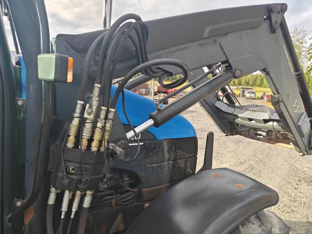 New Holland TS100, ES vaihteisto / Ilmastointi, etukuormaaja Ålö Q55