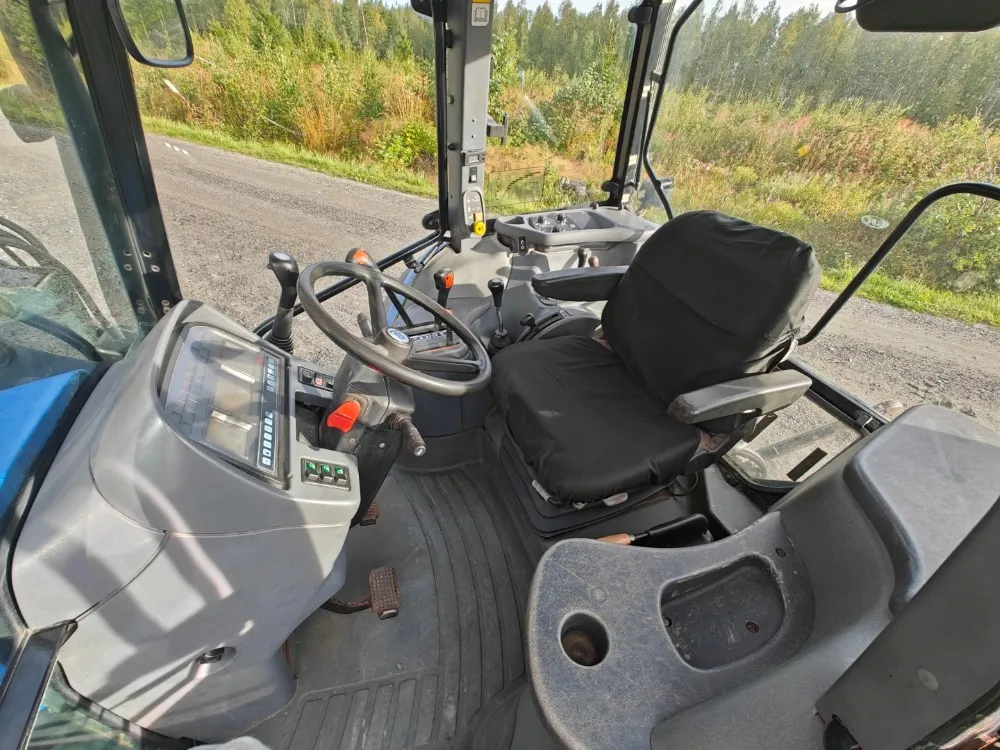 New Holland TS100, ES vaihteisto / Ilmastointi, etukuormaaja Ålö Q55