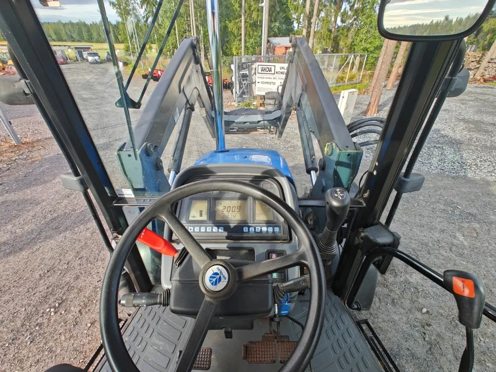 New Holland TS100, ES vaihteisto / Ilmastointi, etukuormaaja Ålö Q55