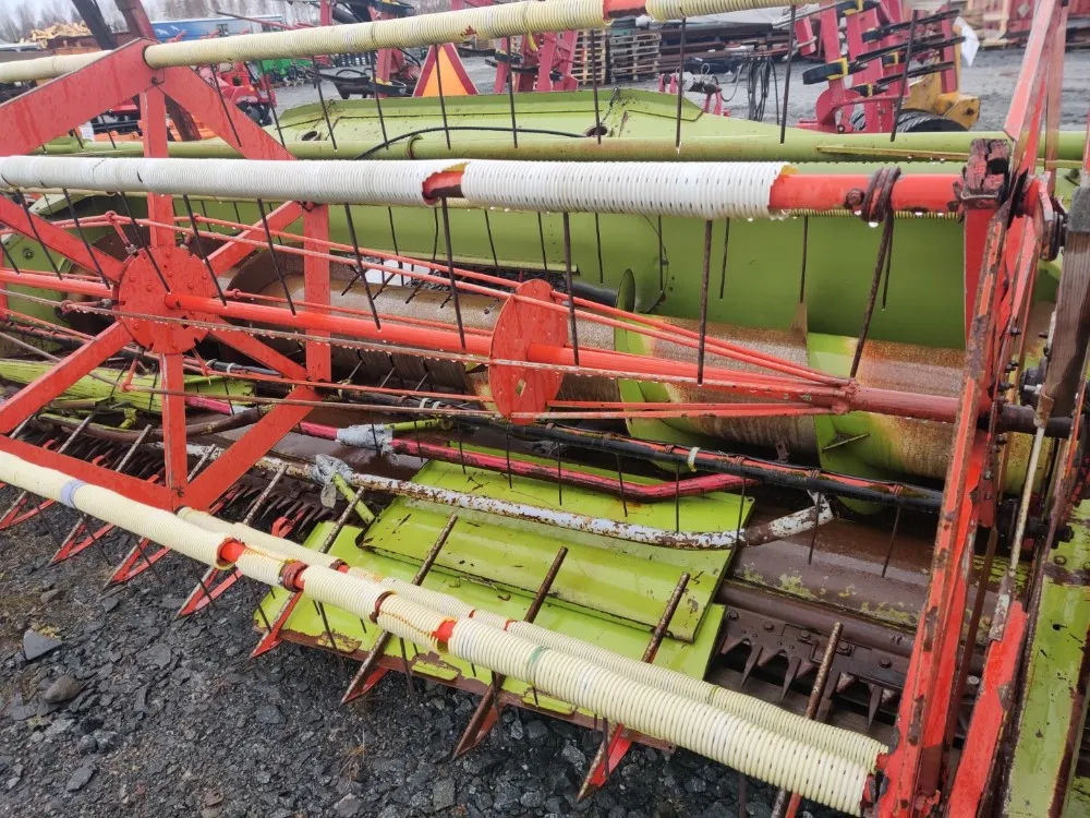 Claas 360cm leikkuupöytä / Ollut Claas Mercator 75 leikkuupuimurissa