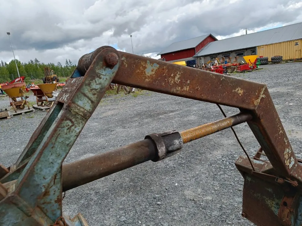 Takakuormaaja, hydraulinen / Sora- ja lantakauhalla!