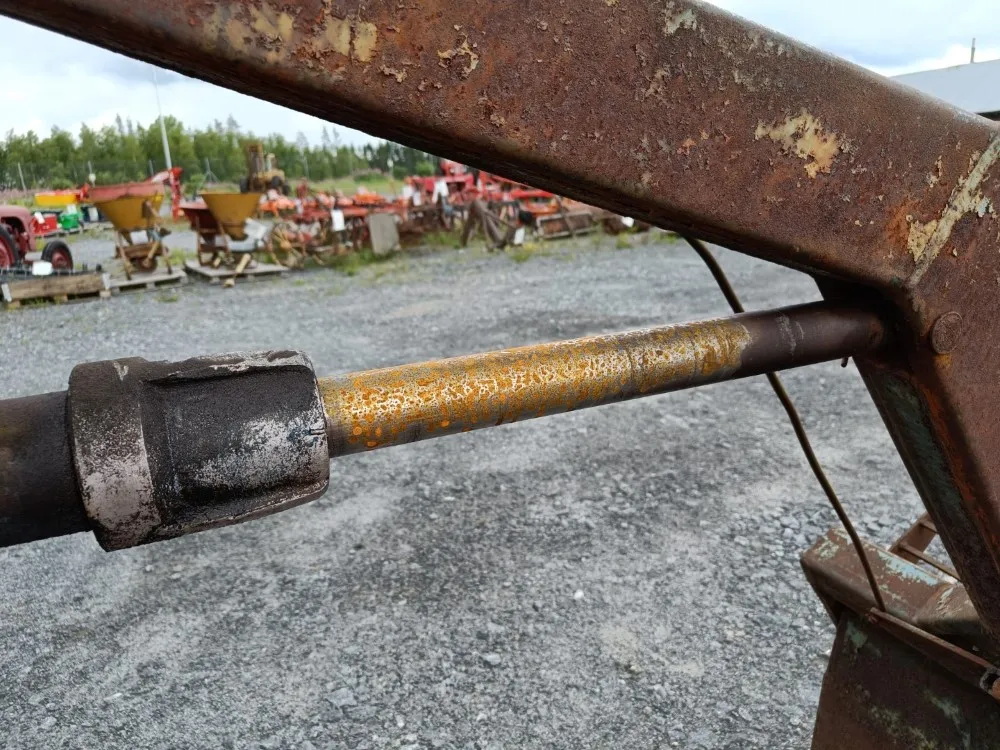 Takakuormaaja, hydraulinen / Sora- ja lantakauhalla!