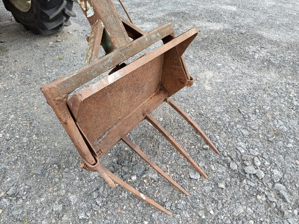 Takakuormaaja, hydraulinen / Sora- ja lantakauhalla!