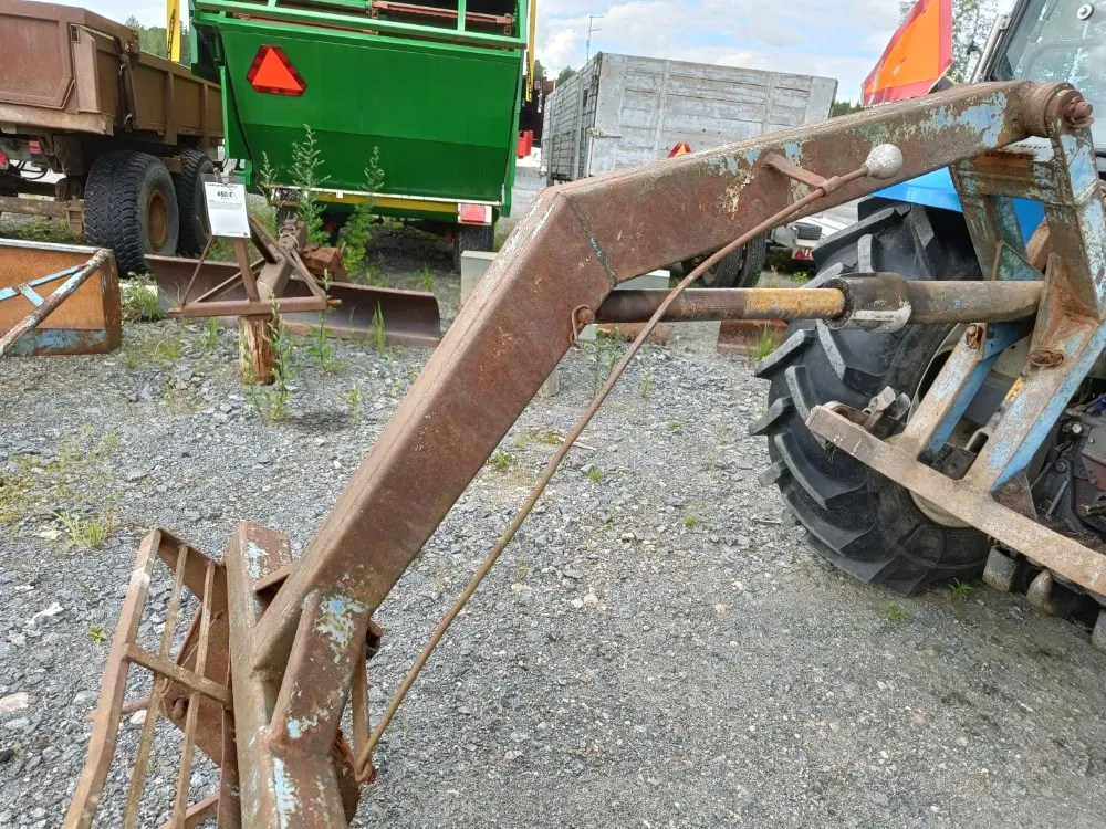 Takakuormaaja, hydraulinen / Sora- ja lantakauhalla!