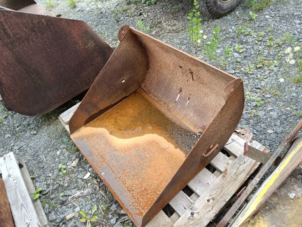 Takakuormaaja, hydraulinen / Sora- ja lantakauhalla!
