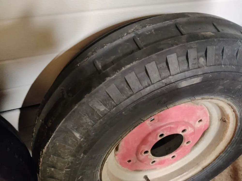 Massey Ferguson 165 Renkaat 7.50x16 / Eturenkaat vanteineen