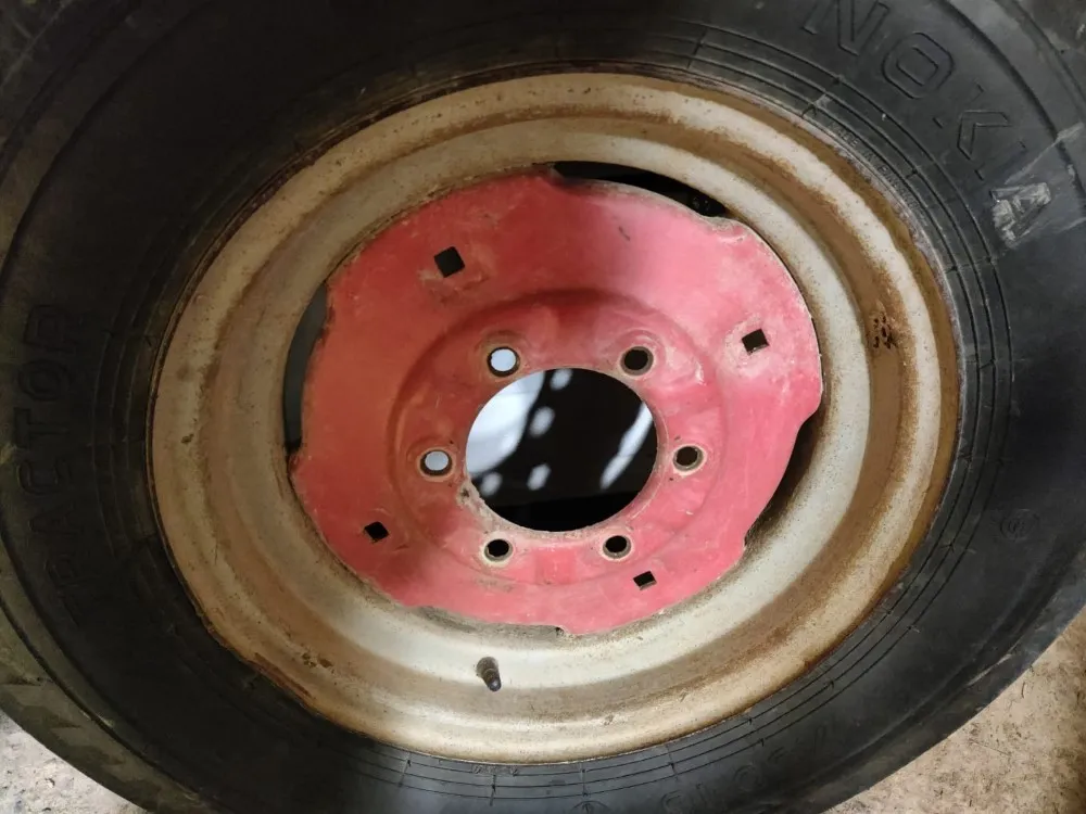 Massey Ferguson 165 Renkaat 7.50x16 / Eturenkaat vanteineen