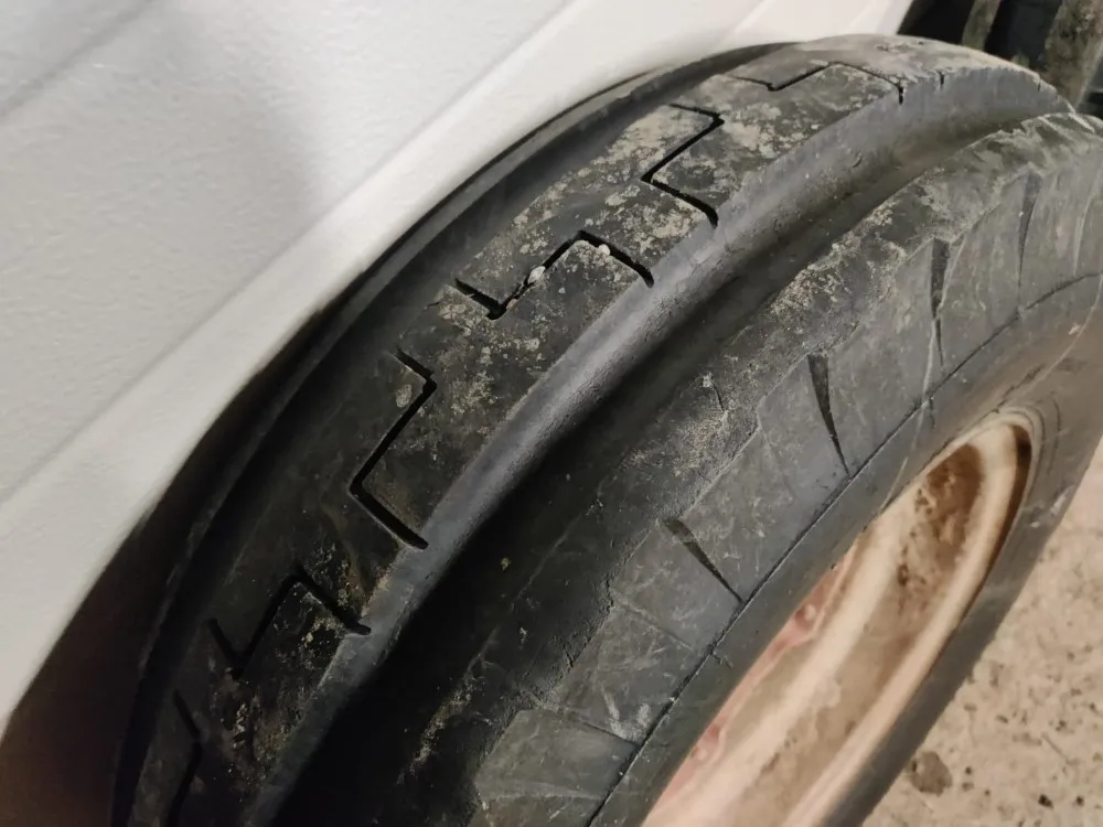 Massey Ferguson 165 Renkaat 7.50x16 / Eturenkaat vanteineen