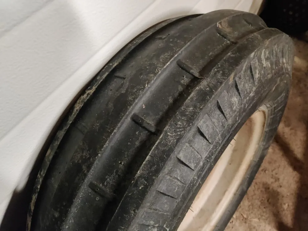 Massey Ferguson 165 Renkaat 7.50x16 / Eturenkaat vanteineen