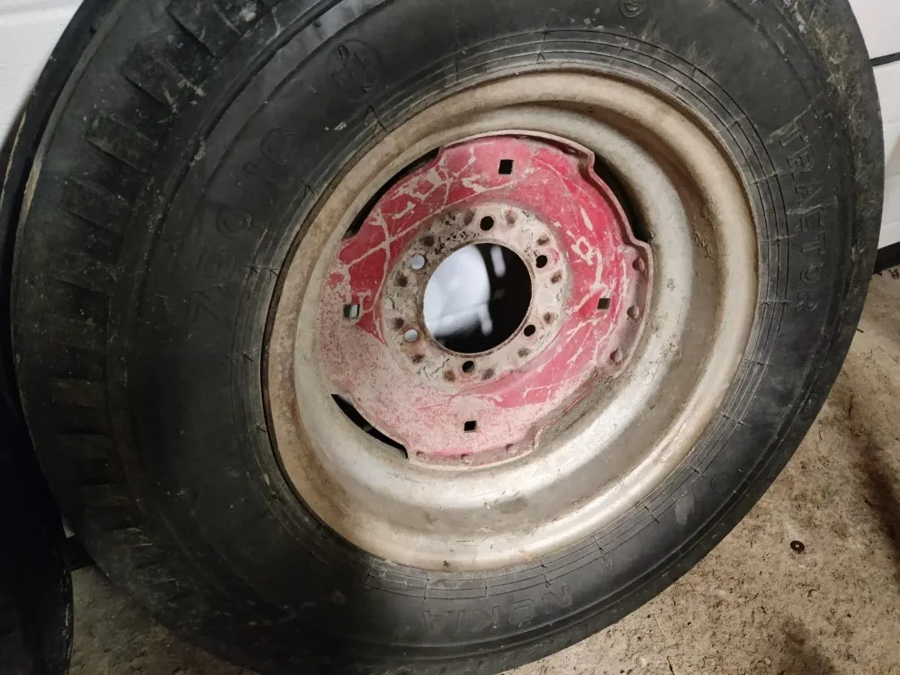 Massey Ferguson 165 Renkaat 7.50x16 / Eturenkaat vanteineen