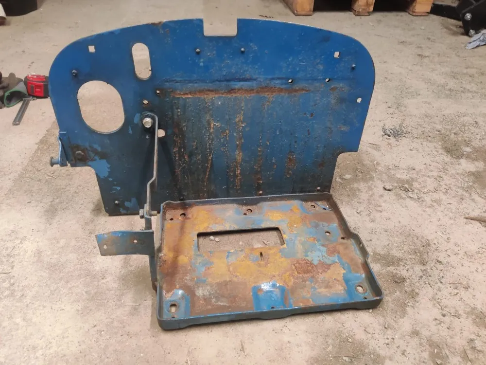 Fordson Super Major akkukotelon pohja / ja etupelti