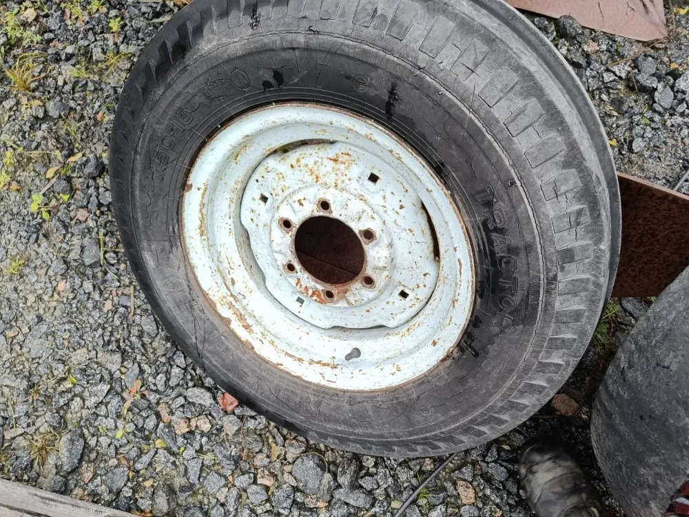Fordson Diesel Major eturenkaat / 16" vanteineen